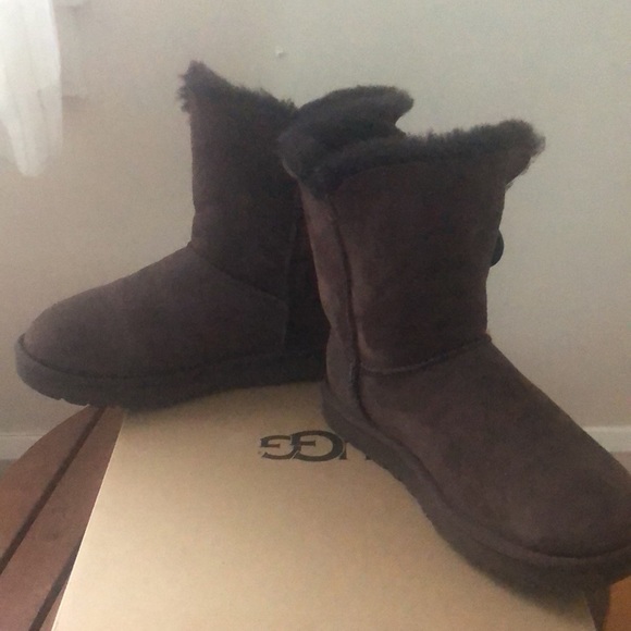 Uggs Bailey Button - Picture 4 of 5